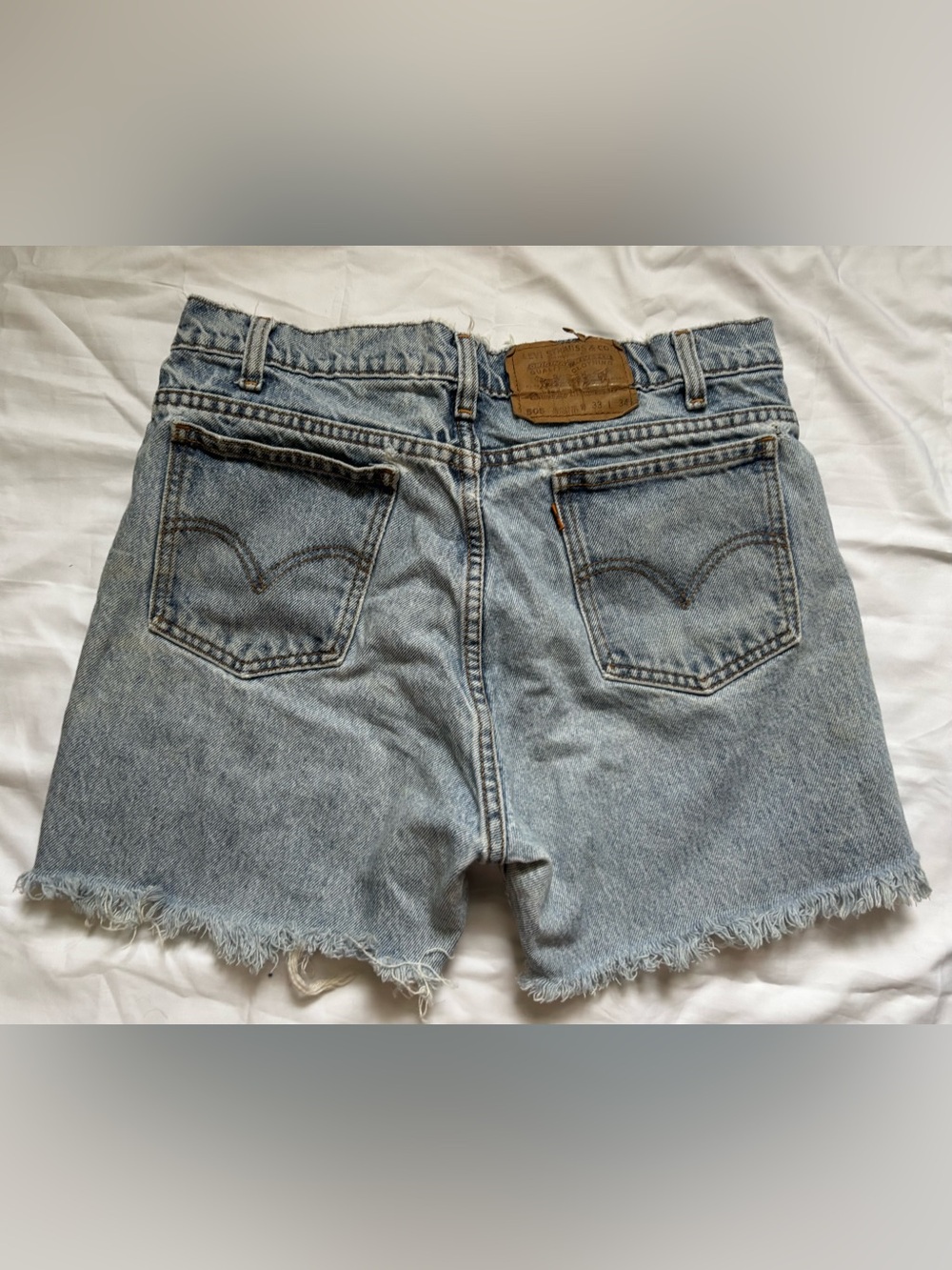 Women’s Vintage Levi “Orange Tab” Cut Off Shorts in Distressed Light Denim Sz 33